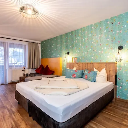 فندق Krone Tirol 3*