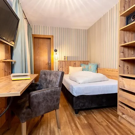 Hotel Krone Tirol 3*