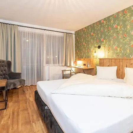 Hotel Krone Tirol 3*