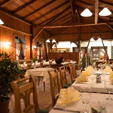 Krone Tirol فندق روتته