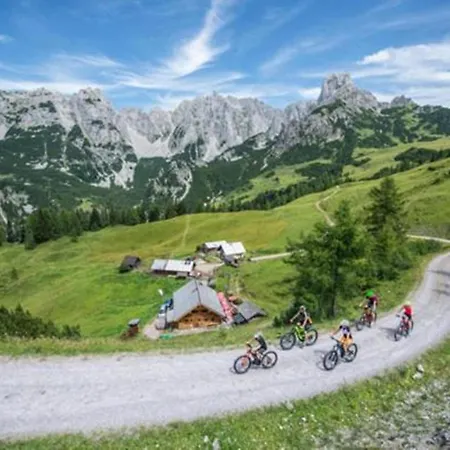 Krone Tirol فندق