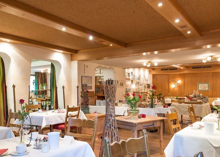 Hotel Krone Tirol 3*