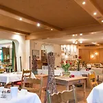 Hotel Krone Tirol 3*