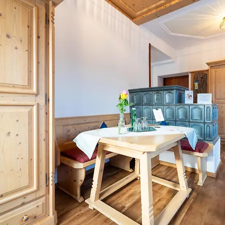 Krone Tirol Hotel 3*